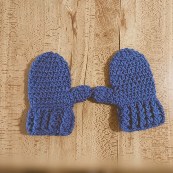 Handmade Toddler Boy Mittens - Picture 2 of 3